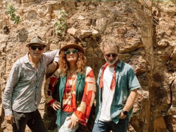 Bringing smooth vocals, acoustic guitar, and rich harmonies