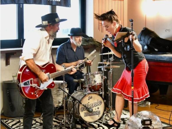 Sunday Sessions with Minnie and the Moonrakers